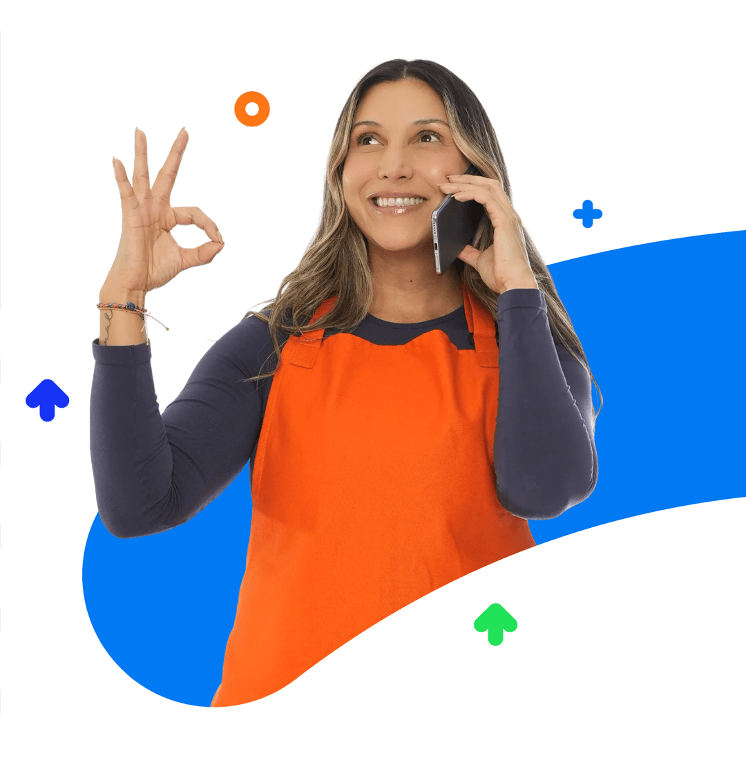 Aliada Megared atendiendo clientes